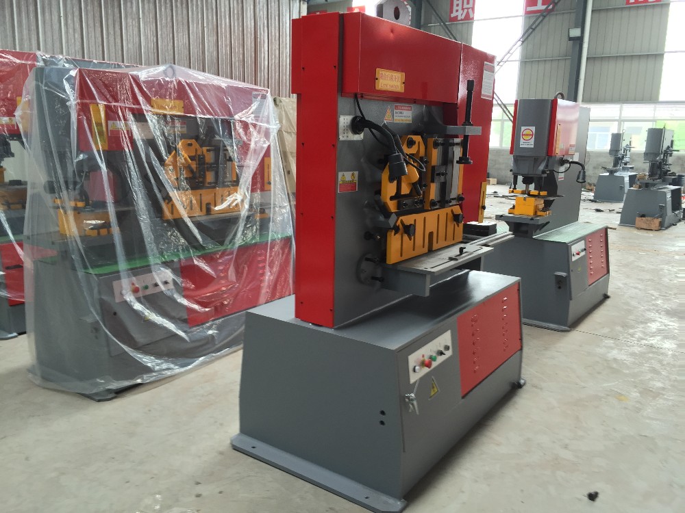 Q35y Series Multifunctional Hydraulic Iron Worker Combined Shearing And Punching Machine Q35y-serien multifunksjonell hydraulisk jernarbeider kombinert klippe- og stansemaskin