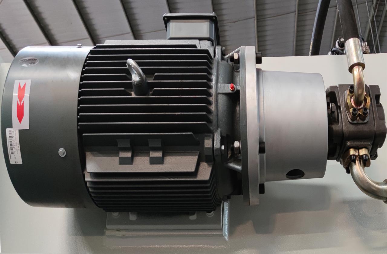 Qc11k Hydraulisk skjæremaskin og giljotinklippemaskin for skjæring av metallplater