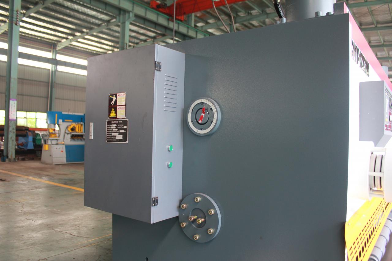 Qc11y Metal Plate Hydraulic Guillotine Shearing Machine For Sale Qc11y metallplate hydraulisk giljotinklippemaskin til salgs