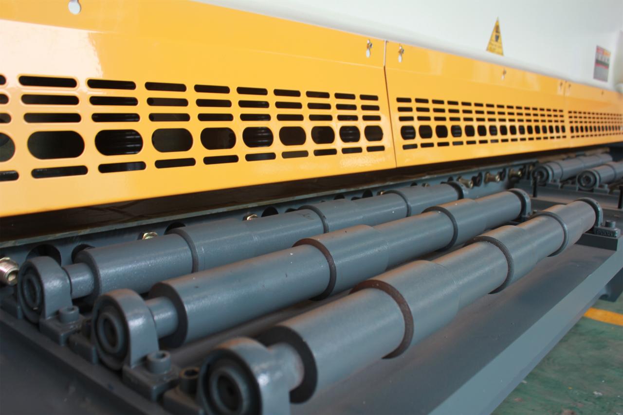 Qc11y Metal Plate Hydraulic Guillotine Shearing Machine For Sale Qc11y metallplate hydraulisk giljotinklippemaskin til salgs