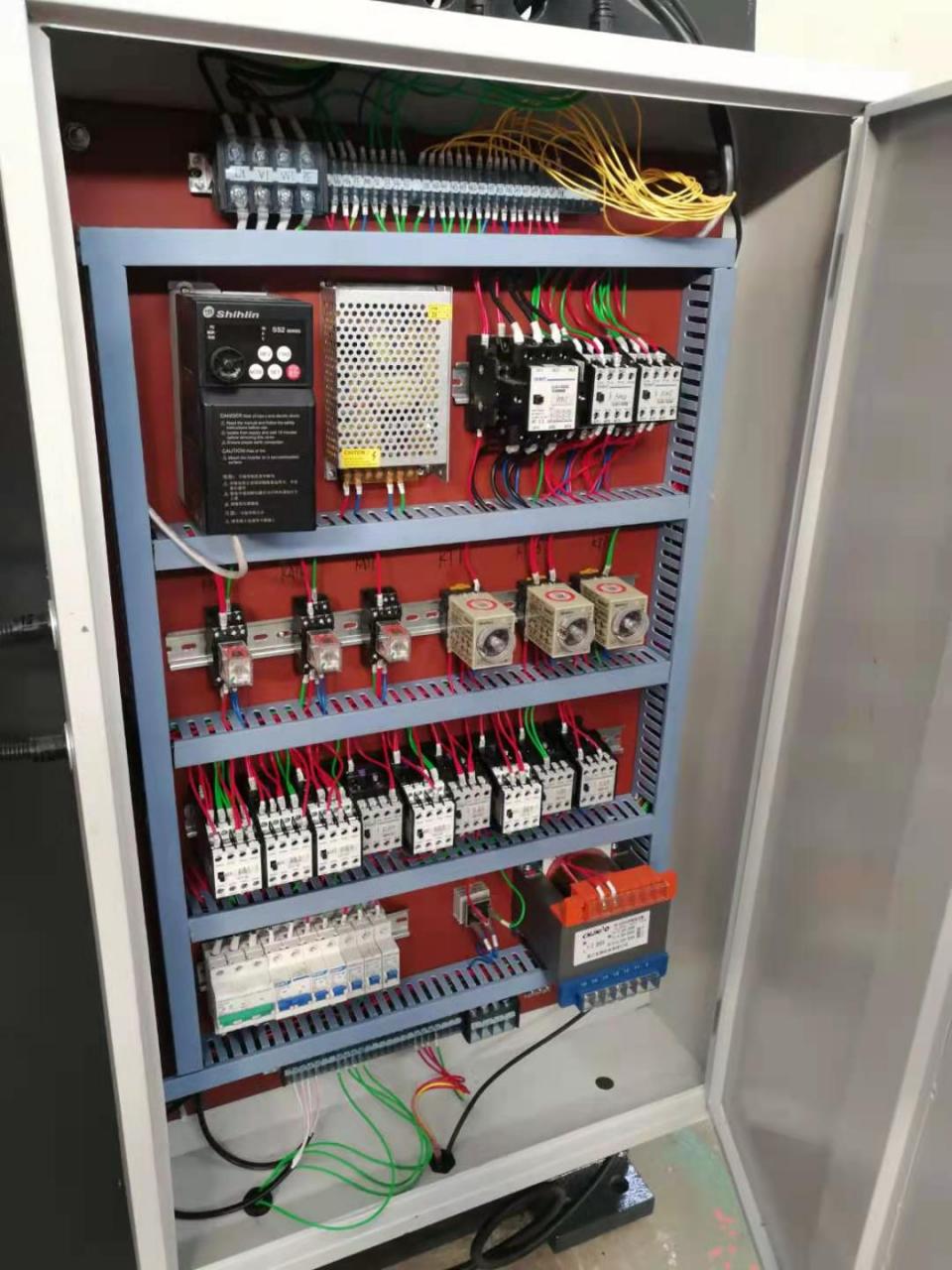 Wc67y-160 4000 Hydraulic Press Brake Cnc Metal Bending Machine For 4000mm Width Steel Wc67y-160 4000 hydraulisk kantpresse Cnc metall bøyemaskin for 4000 mm bredde stål