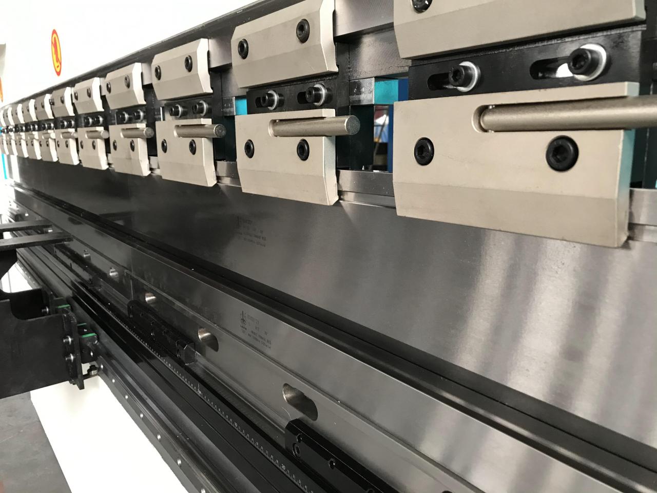 Wc67y-65/2500 Oem Hydraulisk kantpressemaskin stålbøyemaskin